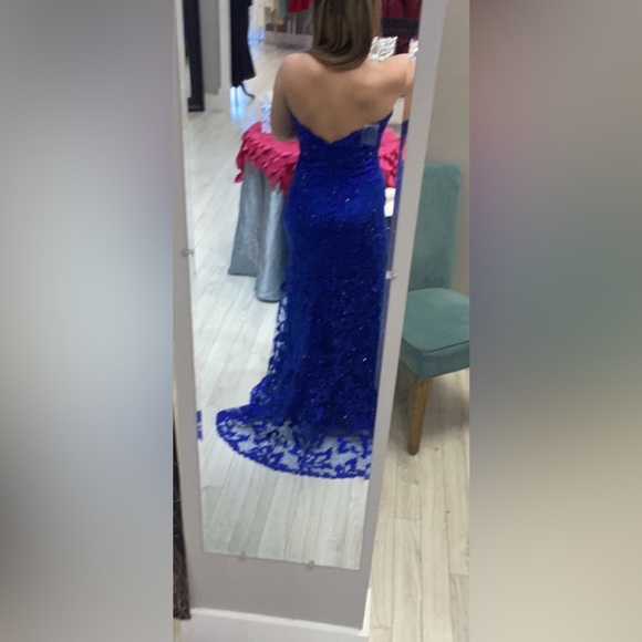 Ellie Wilde prom Dress- size 8 - Picture 3 of 5